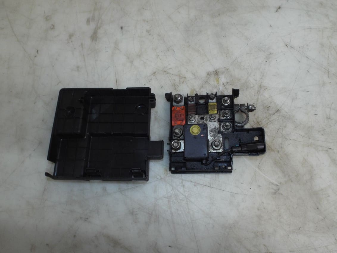 Positive Battery Mount Clamp Fuse with Cover 2.4 2.0 JTDm 2.2 JTS 3.2 V6 - Alfa Romeo 939 159 Brera Spider 2005-2012