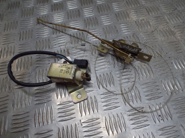 RIGHT - Clamshell Manual Roof Cover Catch Lock with Solenoid - Alfa Romeo 916 Spider 1995-2005