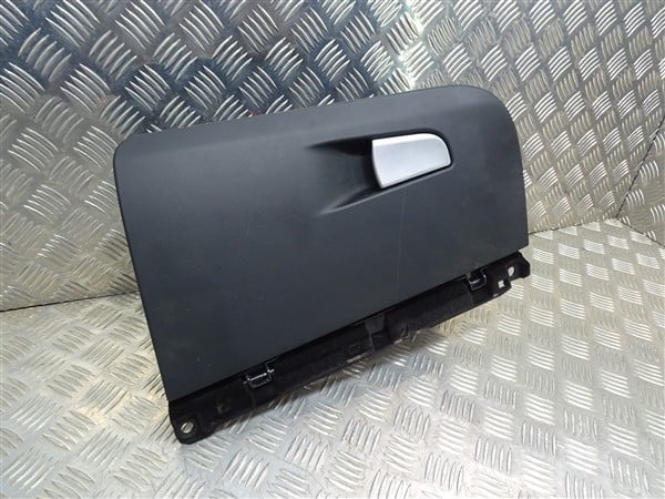 Glove Box - Alfa Romeo Giulia 2017-