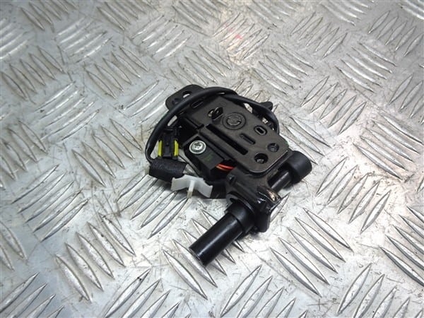 RIGHT - Roof Cover Clamshell Lock - Alfa Romeo 939 Spider 2005-2012 - Image 2