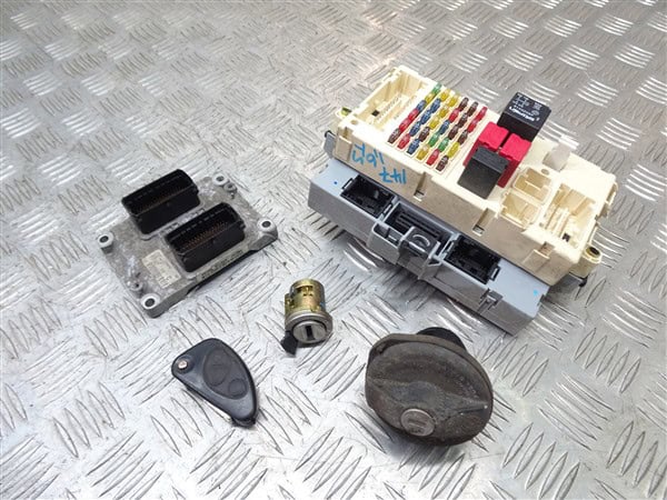 1.6 Twinspark Engine ECU Body Computer and Key SET 0261206715 - Alfa Romeo 147 2000-2010