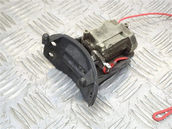 Fuel Flap Lock Latch - Alfa Romeo 939 Spider 2005-2012 - Image 2