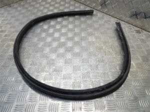 Rear Roof Clamshell Seal – Alfa Romeo 939 Spider 2005-2012