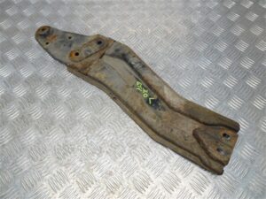 SINISTRA – Supporto staffa di montaggio telaio ausiliario anteriore 3.0 3.2 V6 – Alfa Romeo 916 GTV Spider 1995-2005