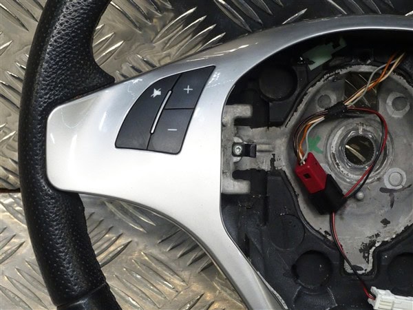 Volante con interruptores plateado - Alfa Romeo Mito 2008-2020 - Imagen 3