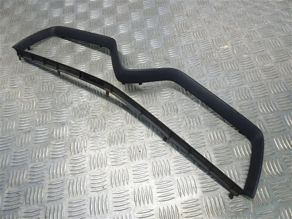 Modanatura centrale paraurti anteriore (danneggiata) - Alfa Romeo 939 Brera Spider 2005-2012 - immagine 4