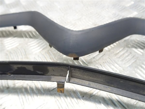 Modanatura centrale paraurti anteriore (danneggiata) - Alfa Romeo 939 Brera Spider 2005-2012 - immagine 6