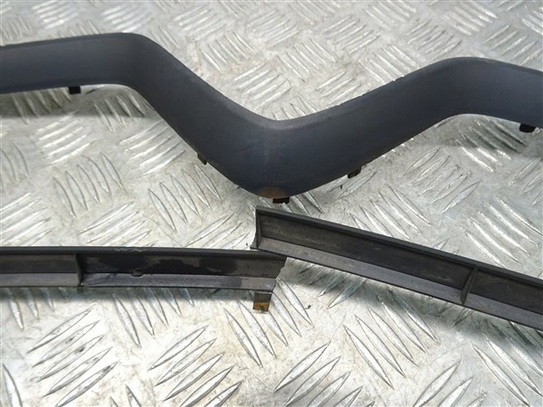 Modanatura centrale paraurti anteriore (danneggiata) - Alfa Romeo 939 Brera Spider 2005-2012 - immagine 7
