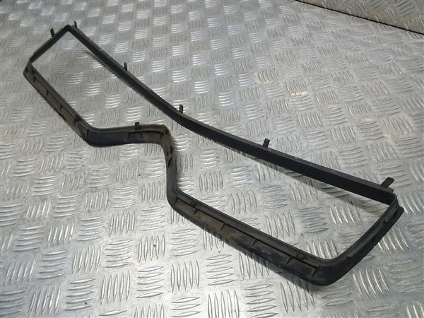 Modanatura centrale paraurti anteriore (danneggiata) - Alfa Romeo 939 Brera Spider 2005-2012 - immagine 9