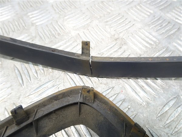 Modanatura centrale paraurti anteriore (danneggiata) - Alfa Romeo 939 Brera Spider 2005-2012 - immagine 12