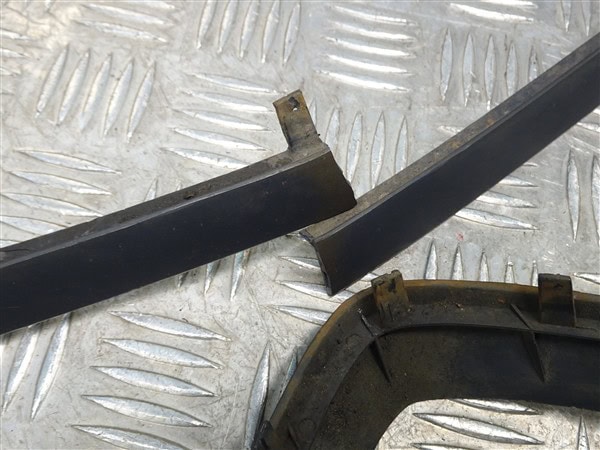 Modanatura centrale paraurti anteriore (danneggiata) - Alfa Romeo 939 Brera Spider 2005-2012 - immagine 13