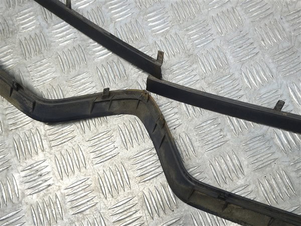 Modanatura centrale paraurti anteriore (danneggiata) - Alfa Romeo 939 Brera Spider 2005-2012 - immagine 14